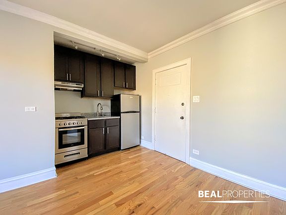 3rd image of 4737 N Hermitage Ave #407A