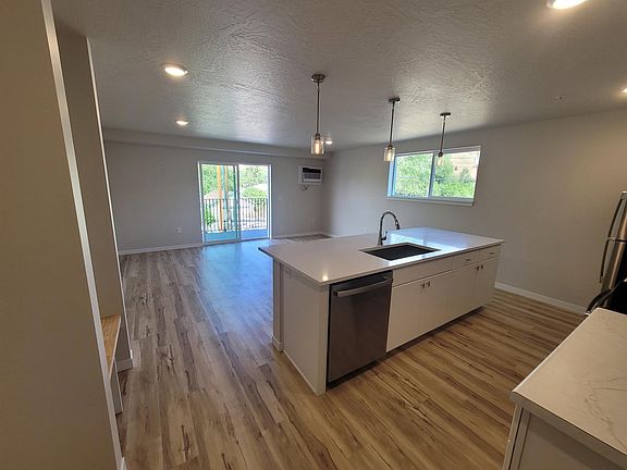 4th image of 708 Stoddard St #202