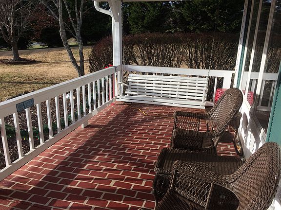 4th image of 3463 Mount Pleasant Blvd