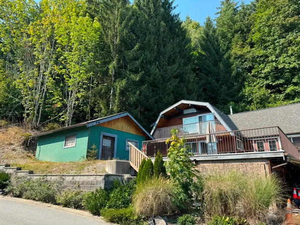 1420 Pipeline Rd, Coquitlam, BC V3E 2X2