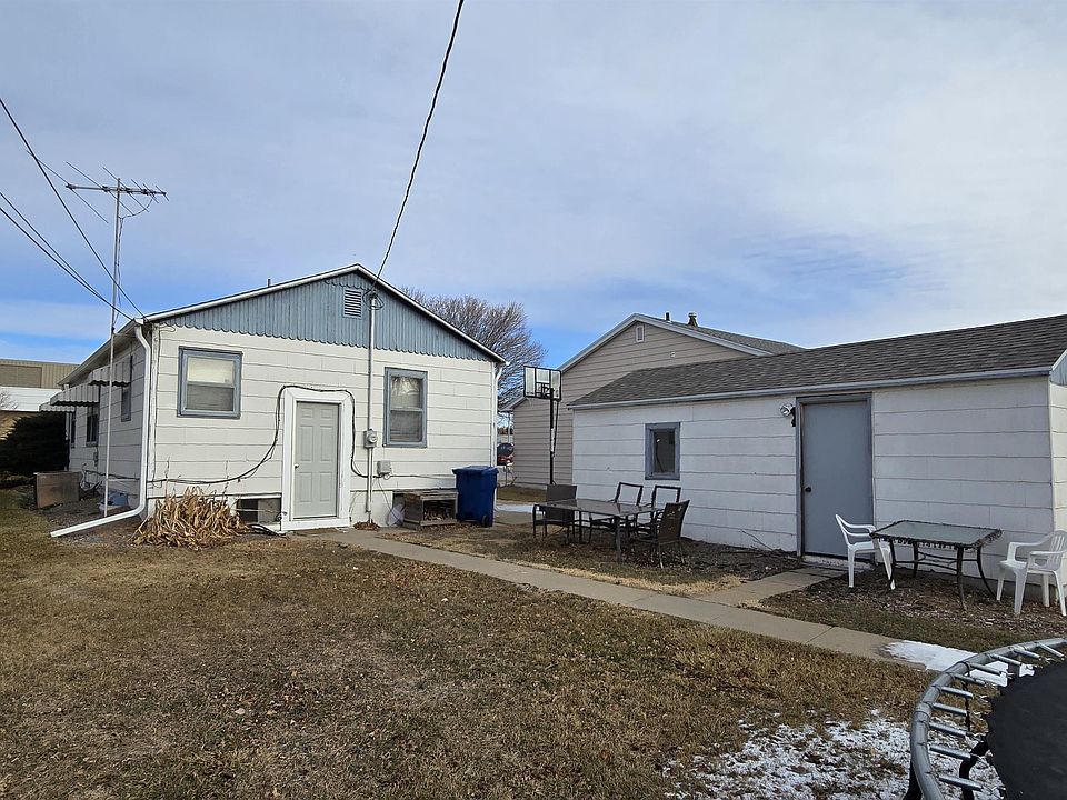 2nd image of 218 W 33rd St