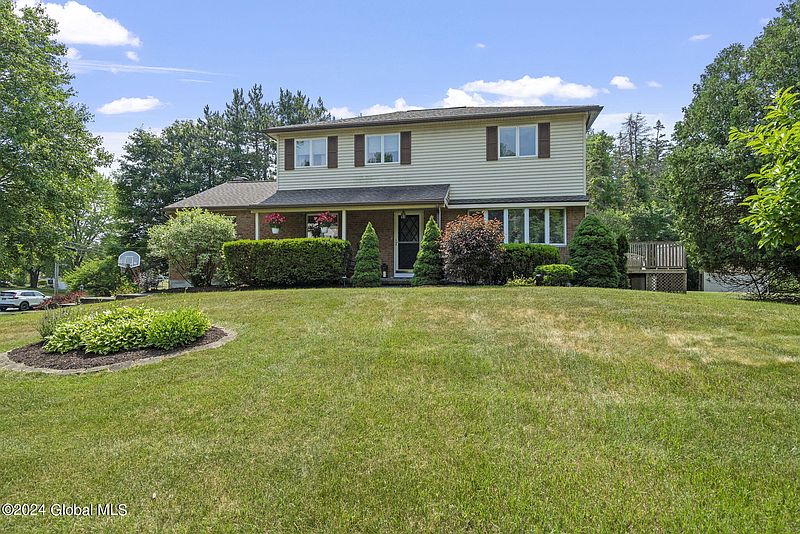 2nd image of 2 Cambridge Drive