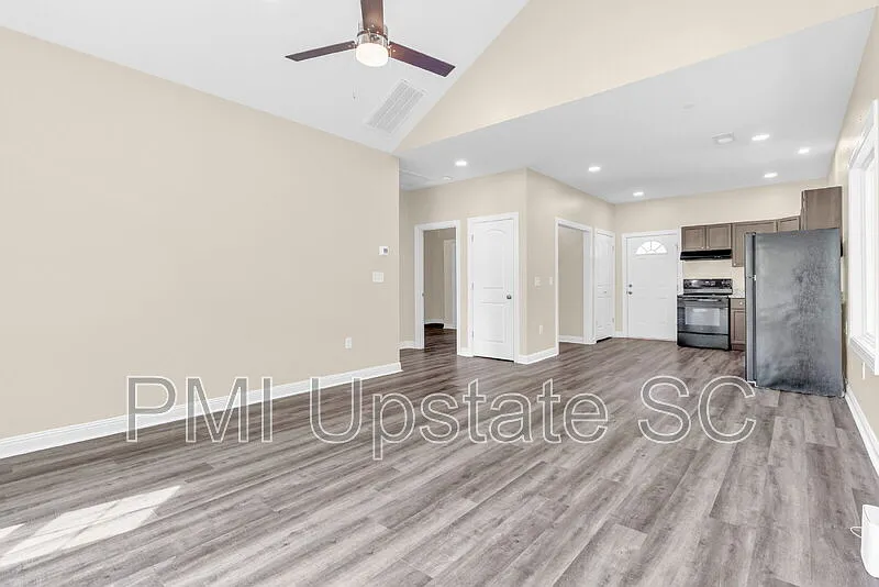 2 bed, 1.0 bath, 1100 sqft, $1,800 — Photo 4