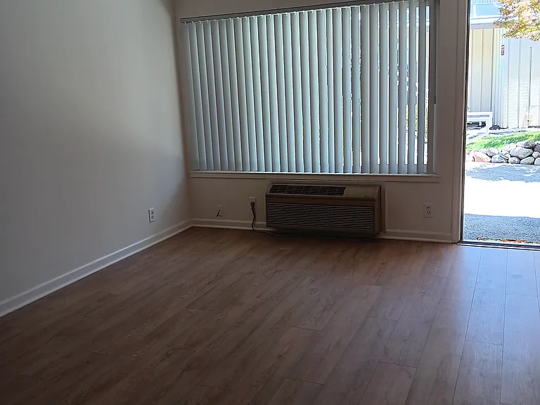 Ming Tree Apartments — Photo 20