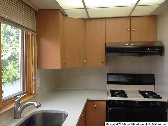 3rd image of 250 Bruckner Ave #A