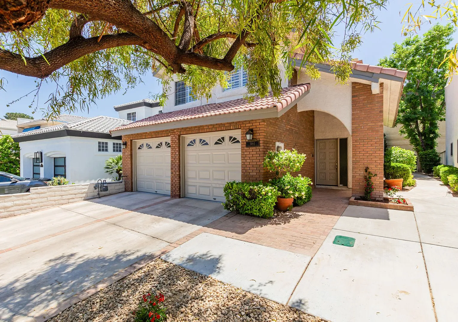 Guard Gated Las Vegas Country Club!! Recently Upgradedt/0! — Photo 1