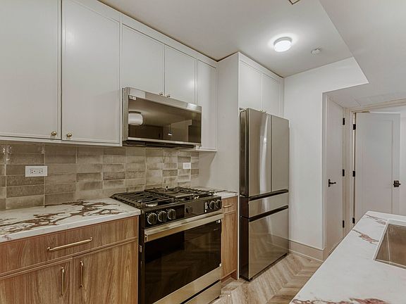 2nd image of 1528 N Lasalle St #1W