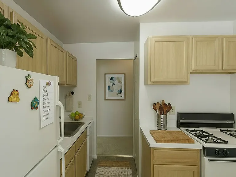 Lee Square Apartments — Photo 3