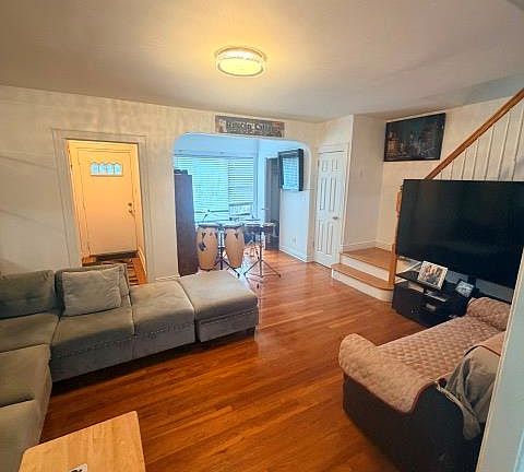 2nd image of 3056 87th Street