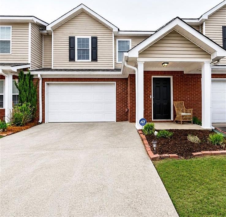1st image of 403 Tara Commons Cir