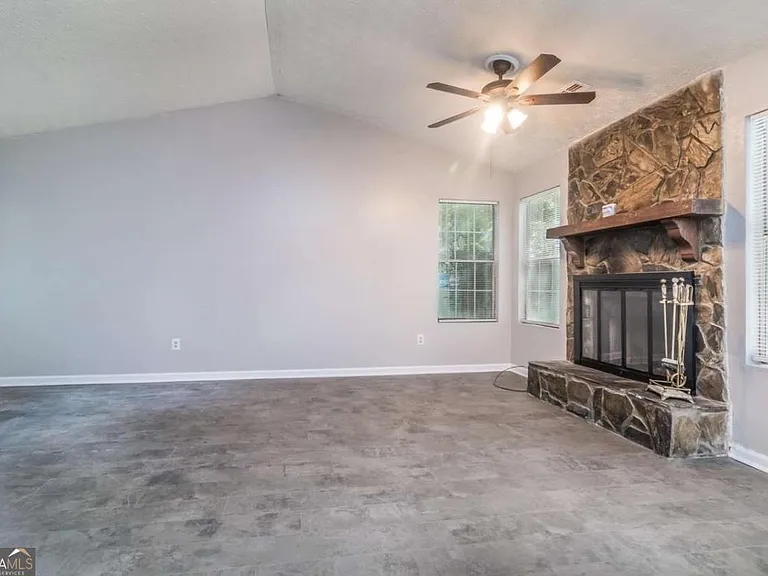 5437 Glen Haven Dr — Photo 2