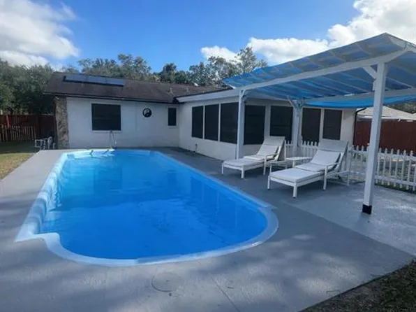 5020 Pine St, Seffner, FL 33584