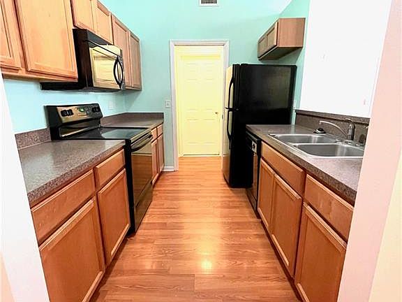 4th image of 1047 S 19th St