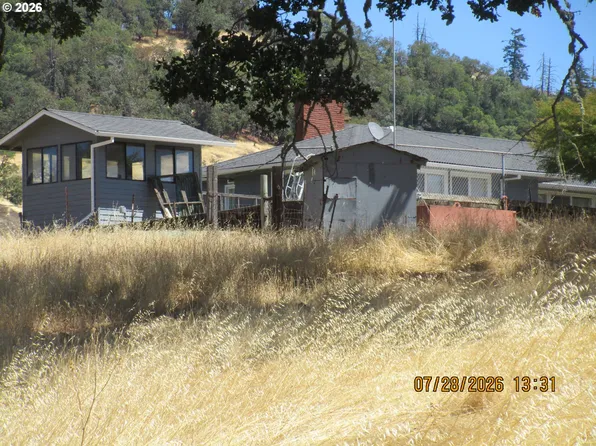 8017 Old Highway 99 N, Roseburg, OR 97470