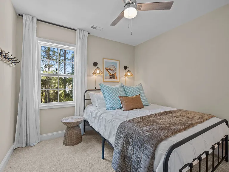 172 Coastline Cir — Photo 3