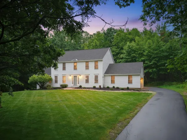4 Hampshire Hills Drive, Bow, NH 03304