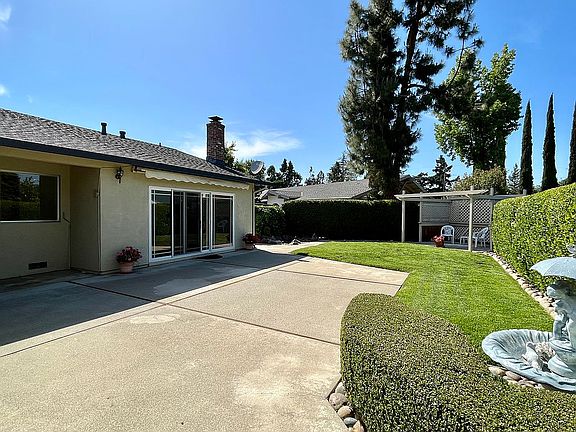 4th image of 680 Banyan Ln