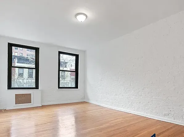 321 E 69th St APT 2B, New York, NY 10021