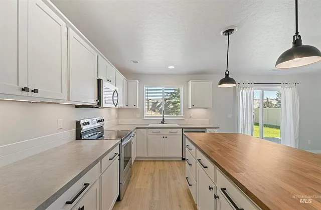 4456 W Silver Riv — Photo 6