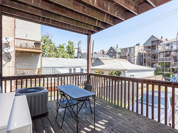 2nd image of 1341 N Greenview Ave #1818