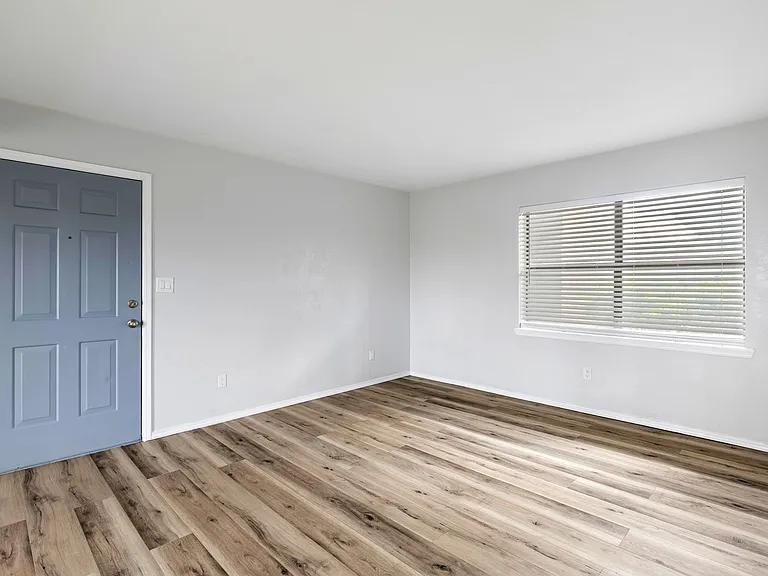 4009 NW Ozmun Ave #C2 — Photo 7