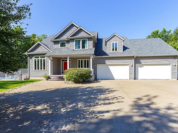 2nd image of 330 Woodland Dr