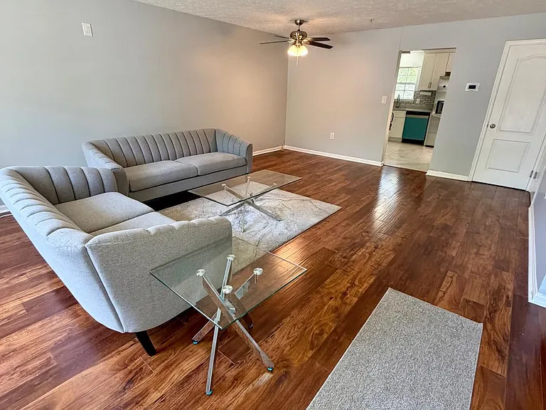 9804 Royal Commerce Pl — Photo 2