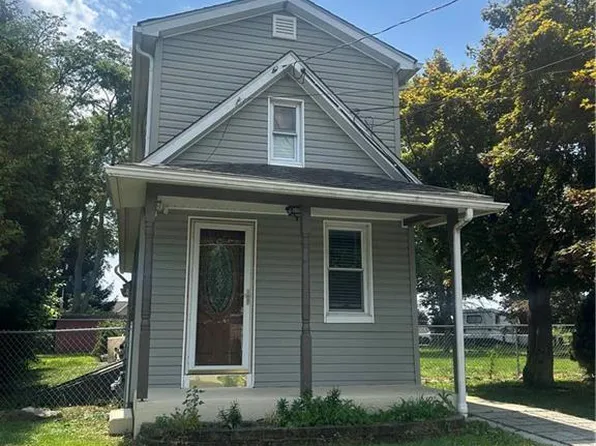 1658 Dennis St, Bethlehem, PA 18020