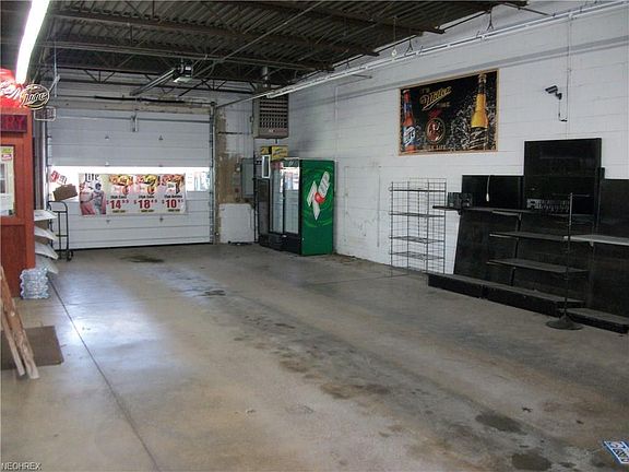 5th image of 130 E 2nd St