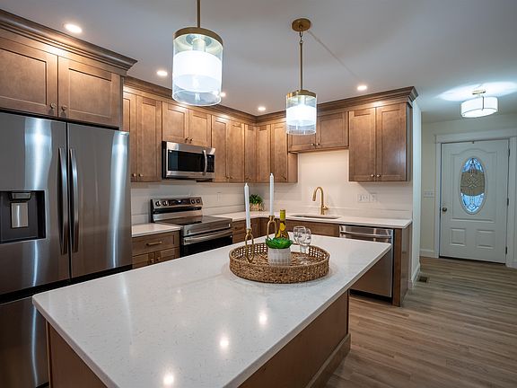 5th image of 106 LOCK Street