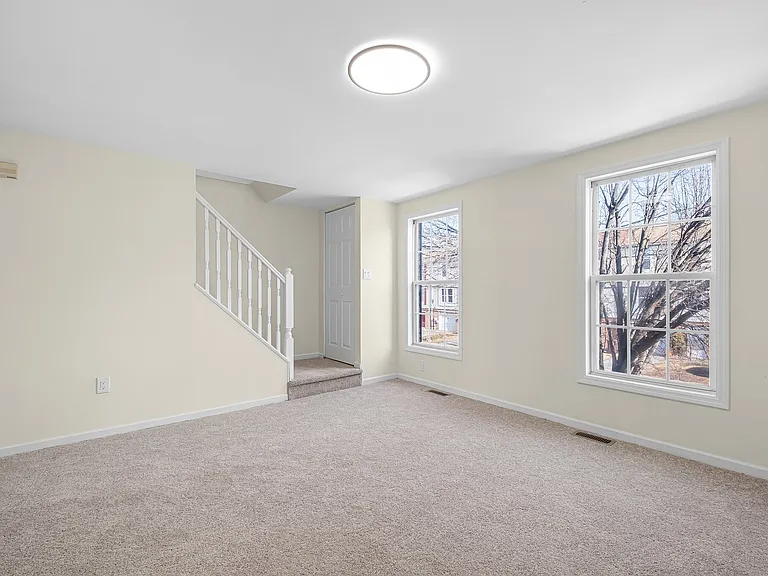 1124 E 14th St — Photo 13