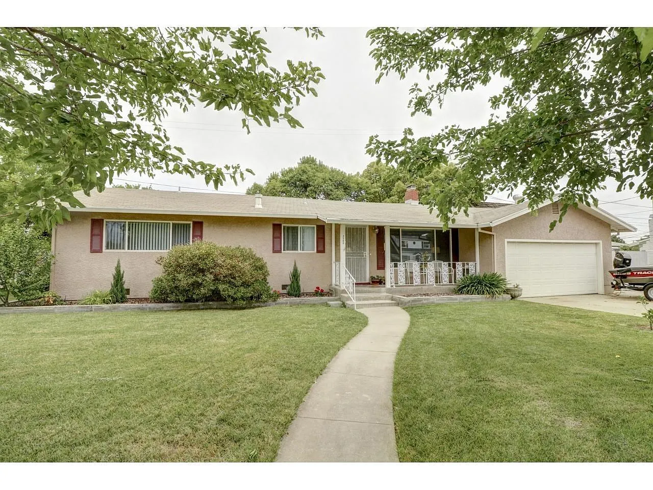 2149 Greeley Dr photo 1