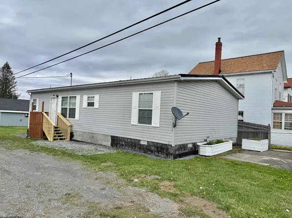 218 3rd St, Davis, WV 26260