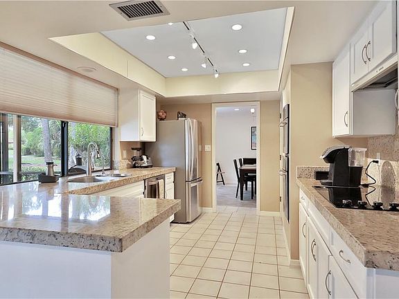 3rd image of 625 Riverpark Cir
