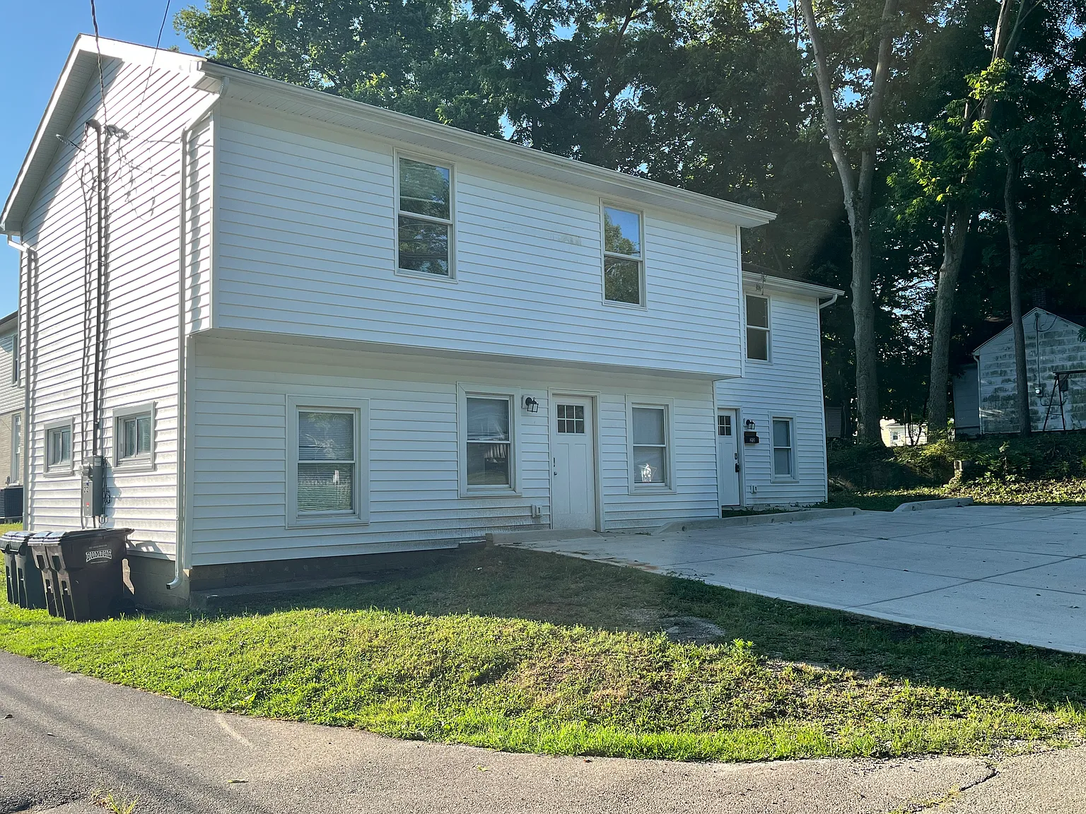10 bed, 4000 sqft, $7,500 — Photo 3