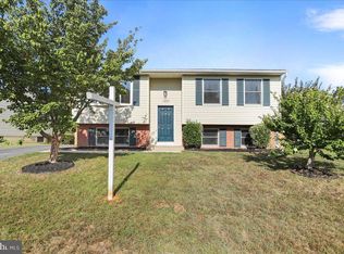 1337 Cedarwood Dr, Hagerstown, MD 21742