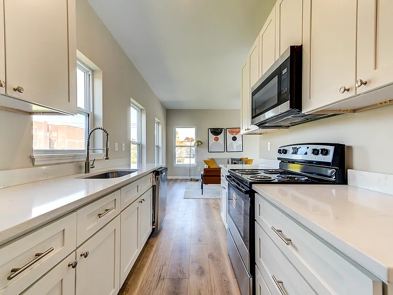 7201 Southwest Ave #B — Photo 9