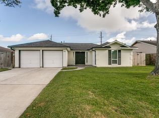 514 Packer Ct, Webster, TX 77598