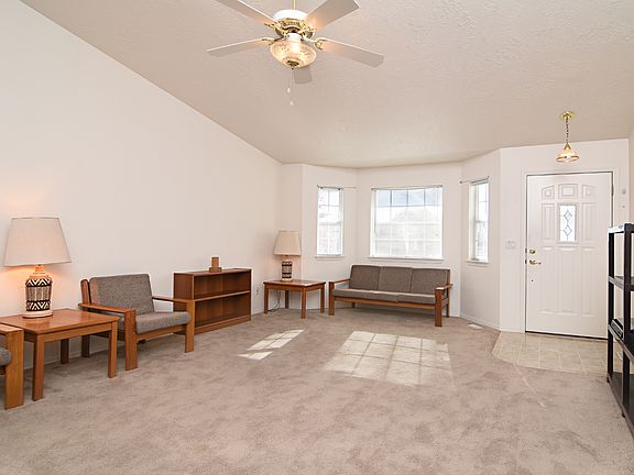 2nd image of 818 W Oxford Dr