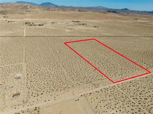 767 Foothill Rd, Lucerne Valley, CA 92356