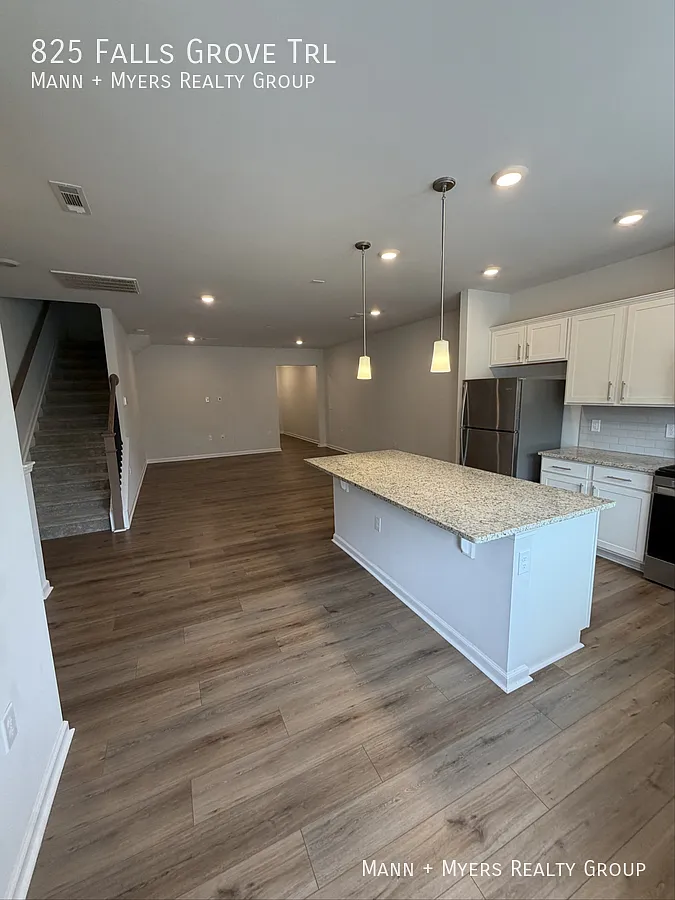 Building Photo - 825 Falls Grove Trl