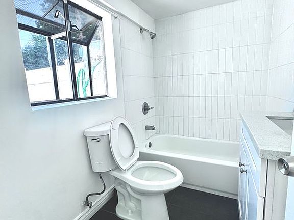 3rd image of 101 S Cordova St #7