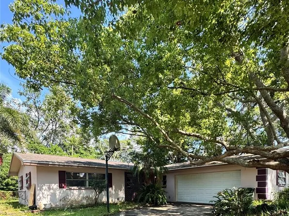 977 Gershwin Dr, Largo, FL 33771