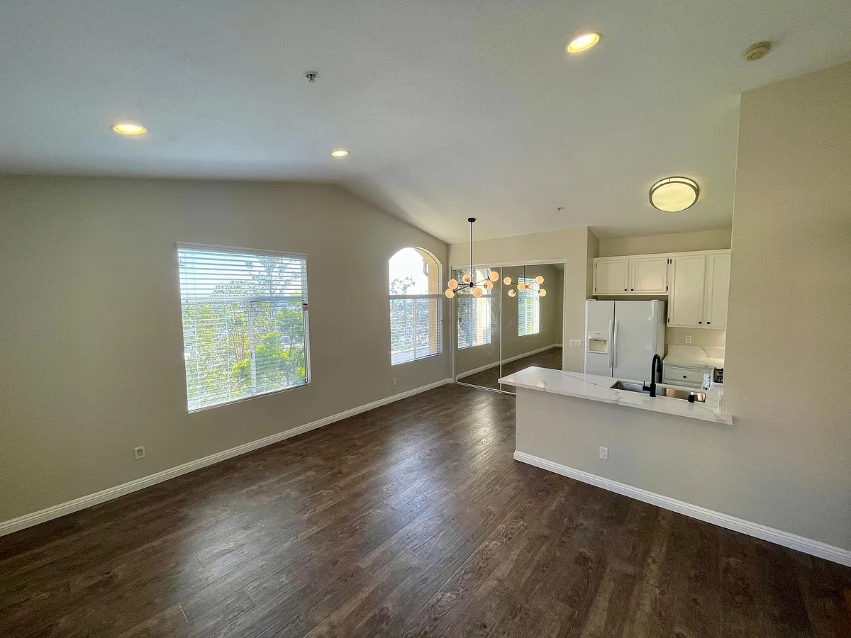 Airy open floor plan - 19431 Rue De Valore #12P