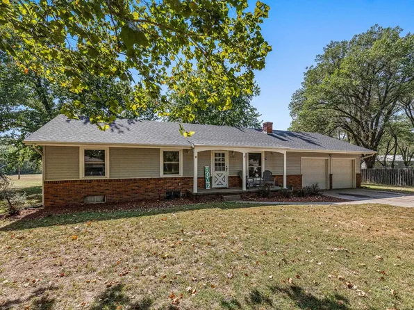 5821 Yucca Rd, Hutchinson, KS 67502