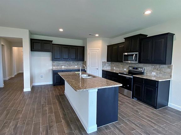 Home images & Floor Plans are for illustration purposes only & may vary from actual home