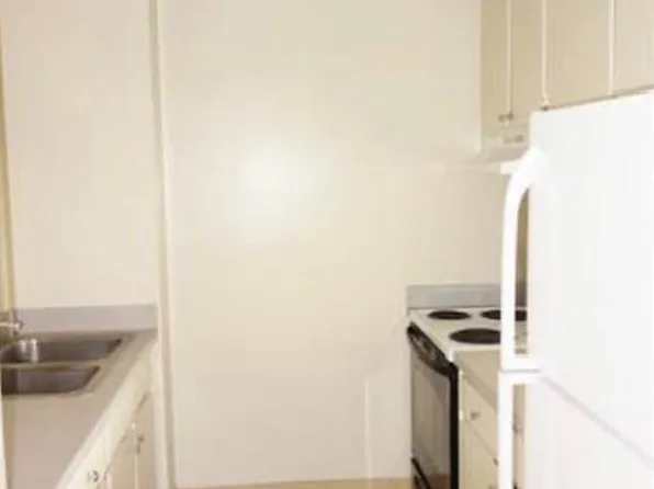 1121 Ala Napunani St APT 902, Honolulu, HI 96818