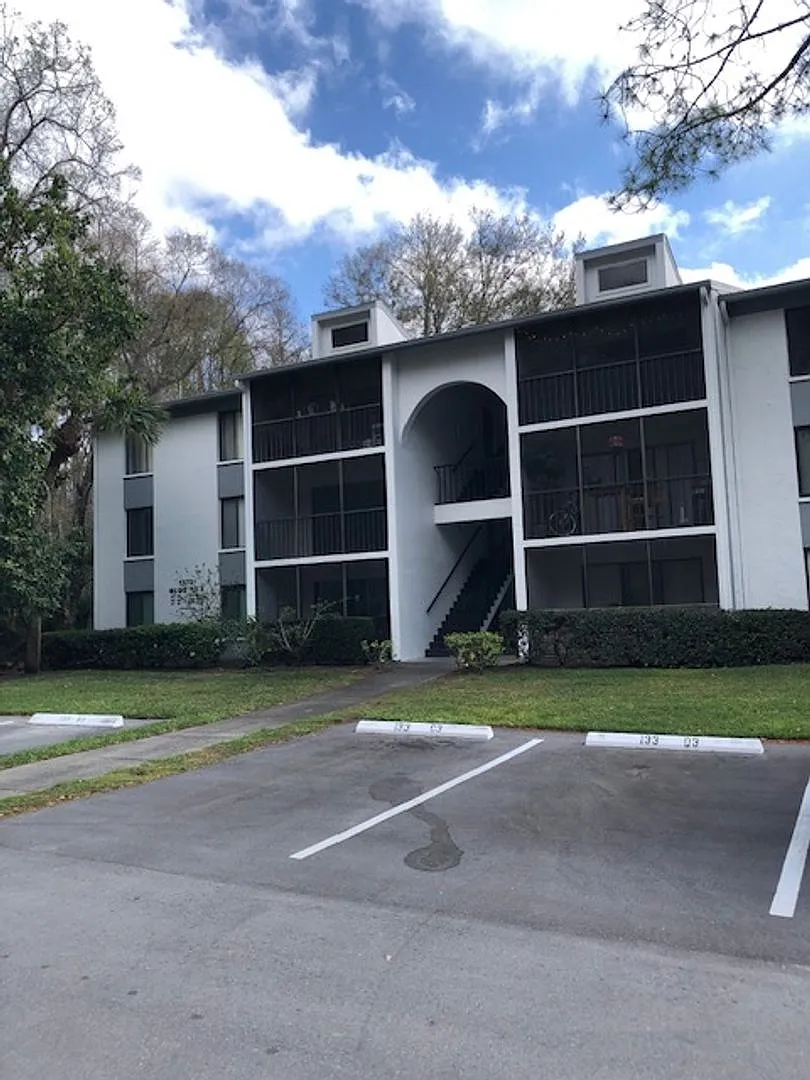 Pine Ridge at Tarpon Condo — Photo 1