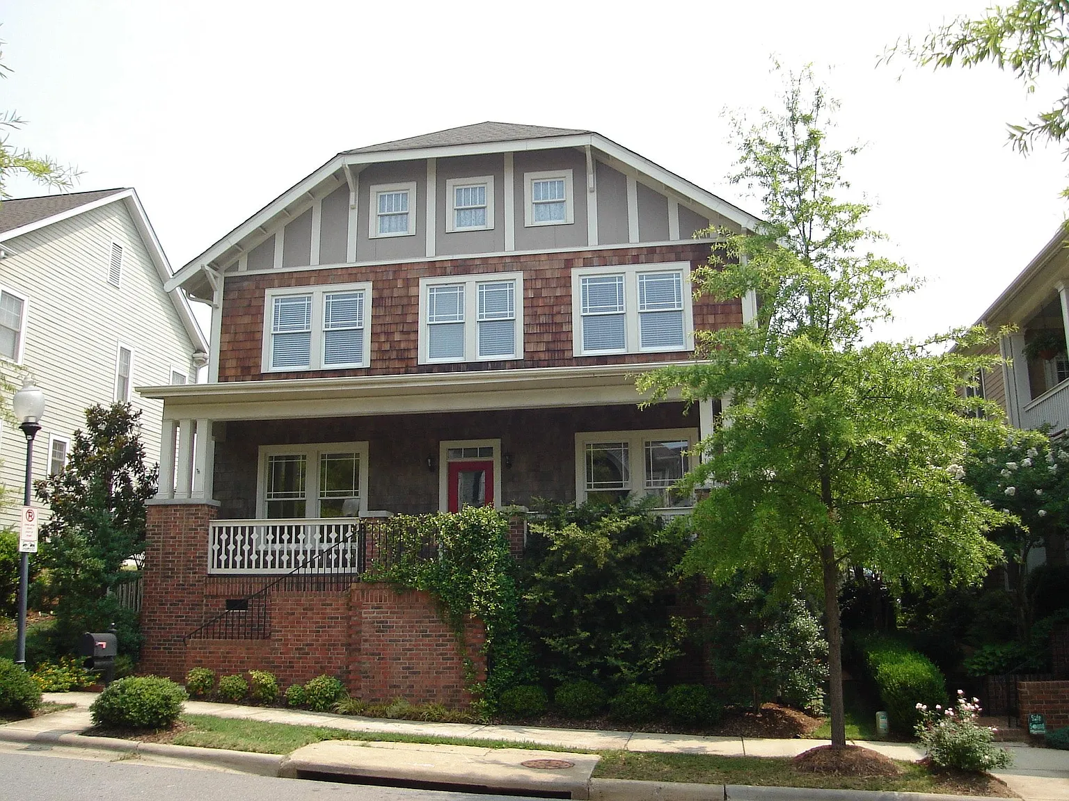 3 bed, 2.5 bath, 2423 sqft, $3,488 — Photo 1