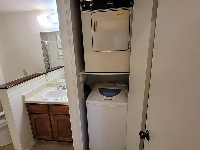 2720-2758 Mirage Dr — Photo 7